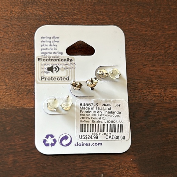 Claire’s earrings - Picture 2 of 2